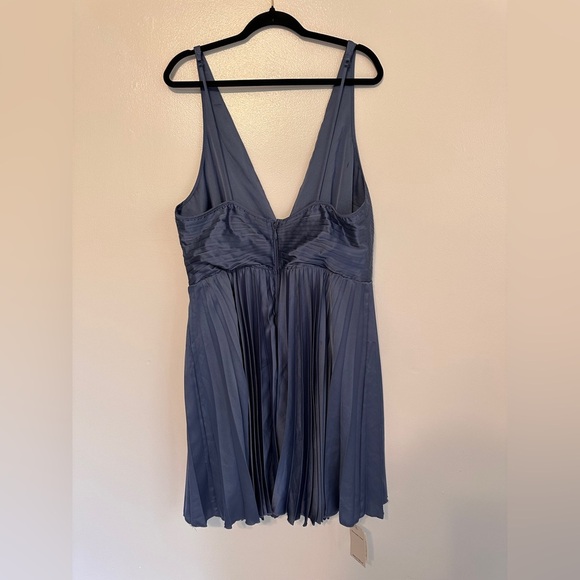 Abercrombie Giselle Pleated Mini Dress in Dusty Blue size XL Tall - Picture 7 of 7